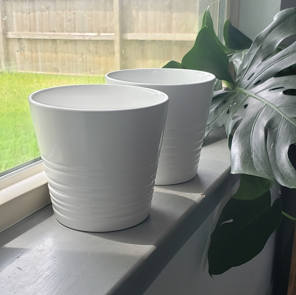 2 White Ceramic Cache Plant Pots